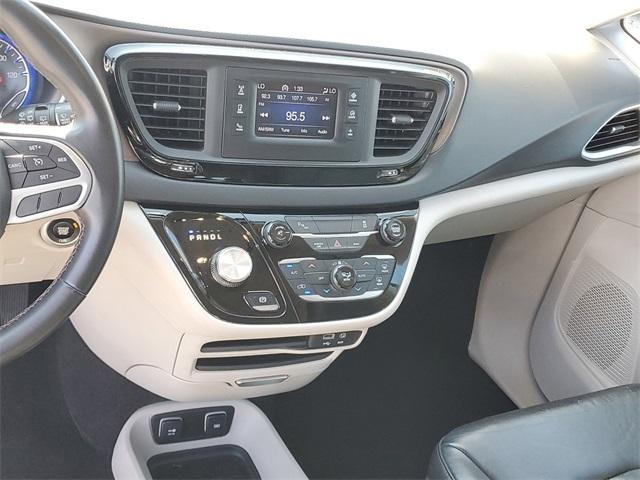 2017 Chrysler Pacifica Vehicle Photo in GRAND BLANC, MI 48439-8139