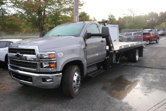 2024 Chevrolet Silverado 6500 HD Vehicle Photo in MONTICELLO, NY 12701-3853