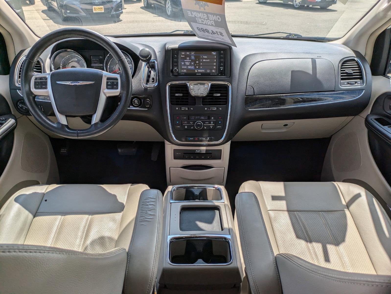 2016 Chrysler Town & Country Vehicle Photo in Seguin, TX 78155