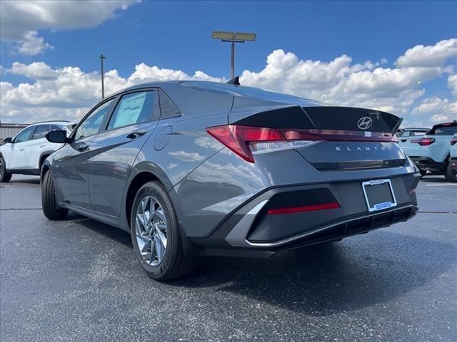 2024 Hyundai ELANTRA Vehicle Photo in O'Fallon, IL 62269