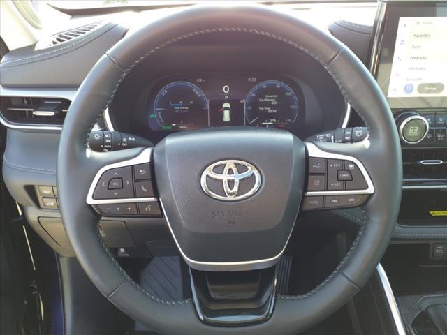 2023 Toyota Highlander Vehicle Photo in Peoria, IL 61615