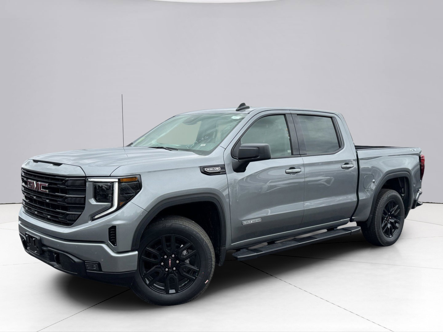 2024 GMC Sierra 1500 Vehicle Photo in LEOMINSTER, MA 01453-2952