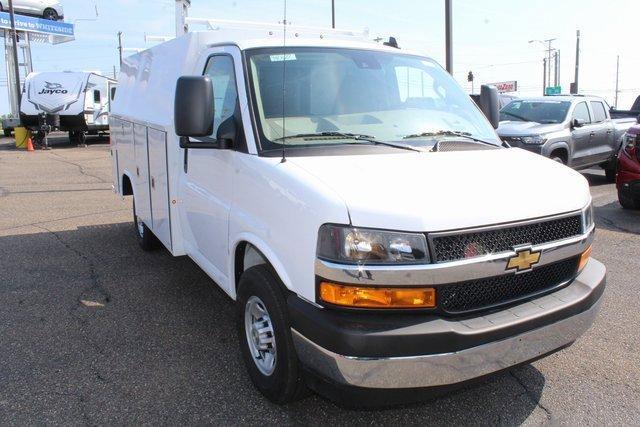 2024 Chevrolet Express Cutaway 3500 Vehicle Photo in SAINT CLAIRSVILLE, OH 43950-8512