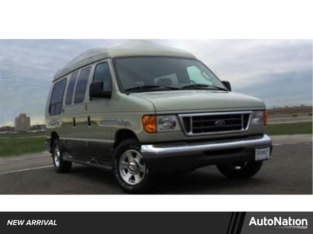 2005 Ford Econoline Wagon Vehicle Photo in Jacksonville, FL 32244