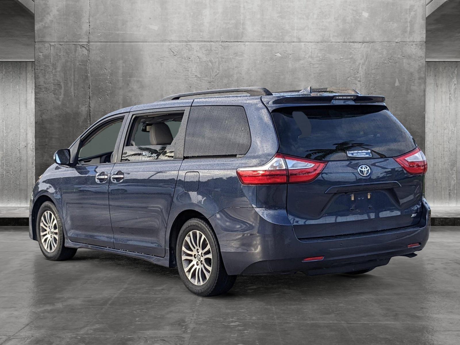 2018 Toyota Sienna Vehicle Photo in Davie, FL 33331