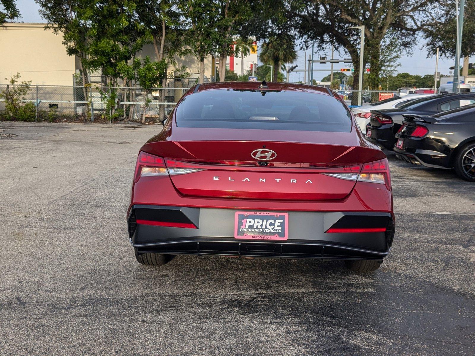 2024 Hyundai ELANTRA Vehicle Photo in Pembroke Pines , FL 33084