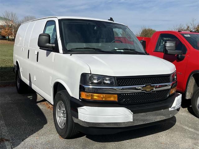 2025 Chevrolet Express Cargo 2500 Vehicle Photo in ALCOA, TN 37701-3235