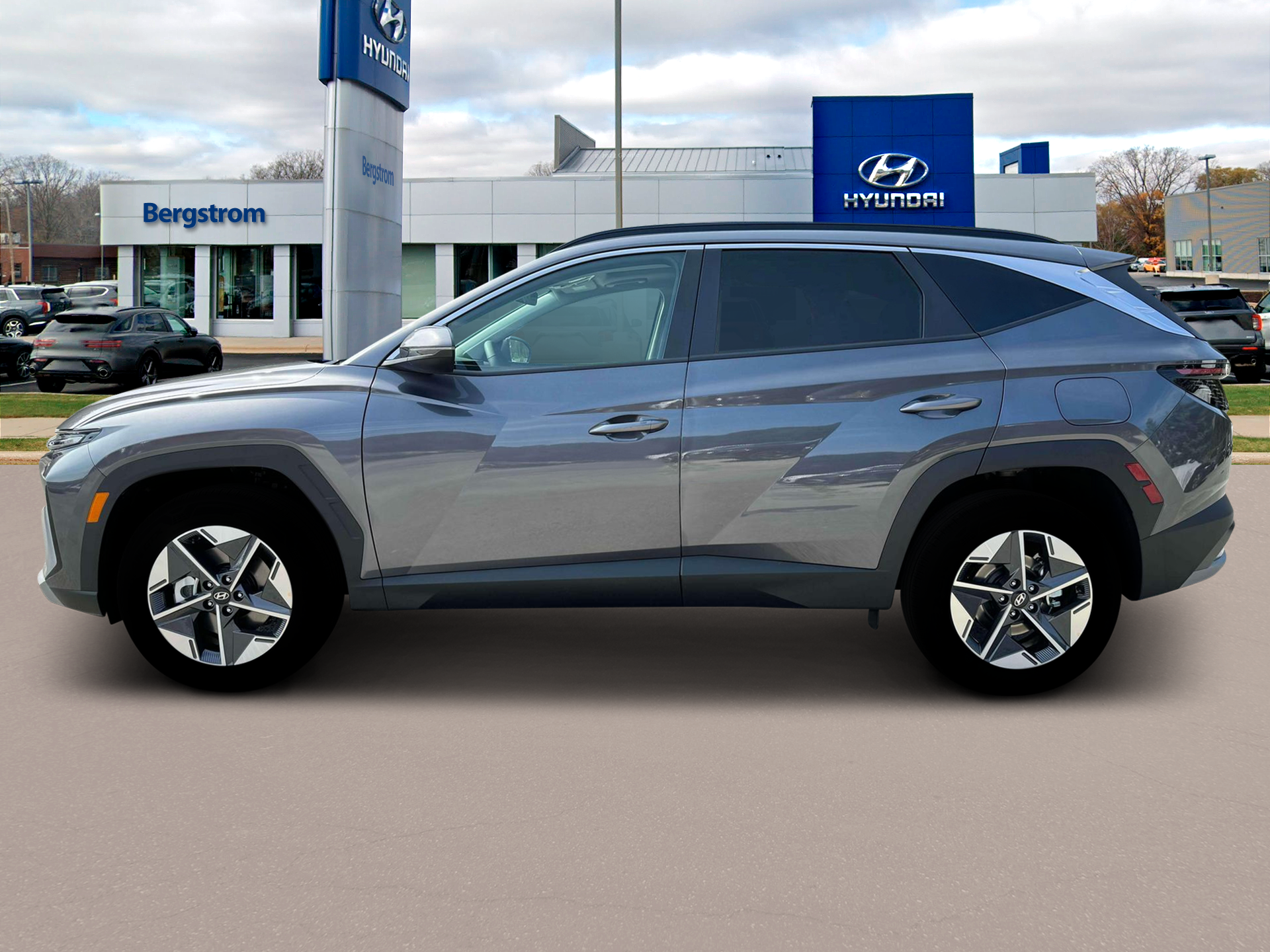 2025 Hyundai TUCSON Hybrid Vehicle Photo in Green Bay, WI 54304