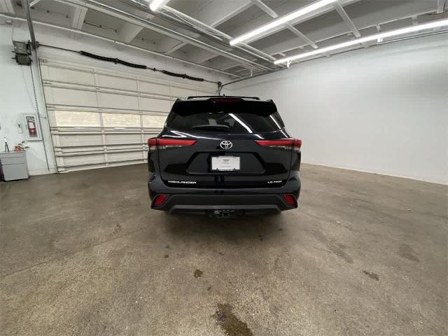 2022 Toyota Highlander Vehicle Photo in PORTLAND, OR 97225-3518