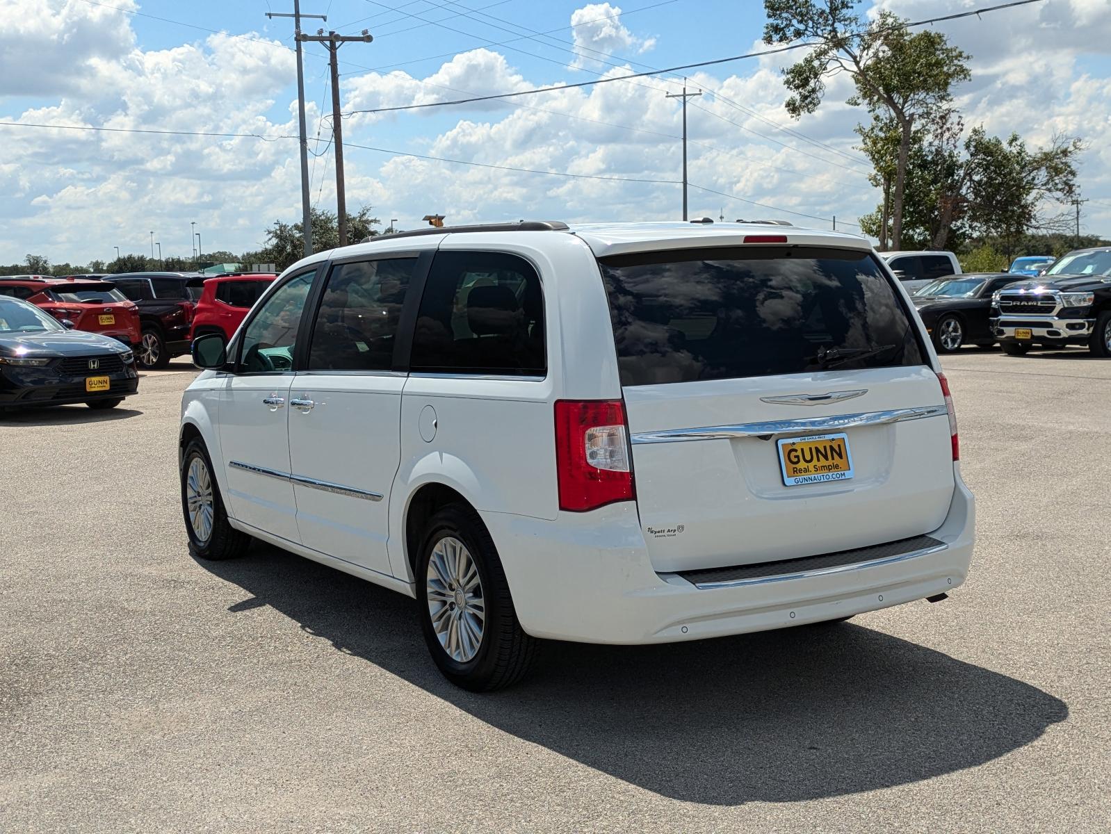 2016 Chrysler Town & Country Vehicle Photo in Seguin, TX 78155