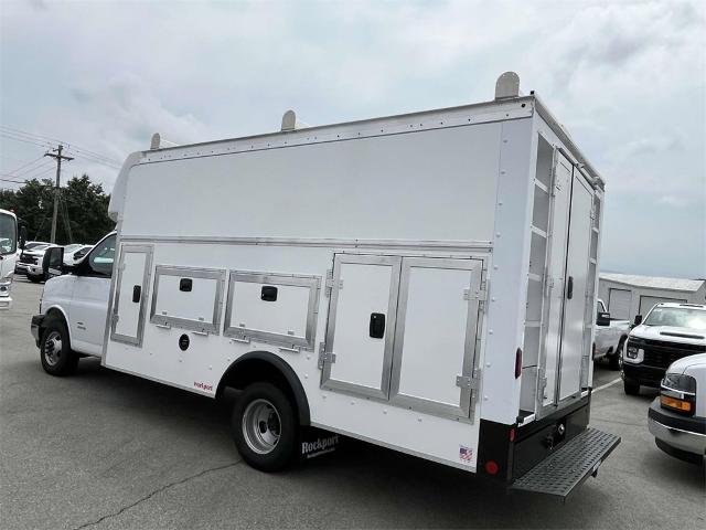 2024 Chevrolet Express Cutaway 4500 Vehicle Photo in ALCOA, TN 37701-3235