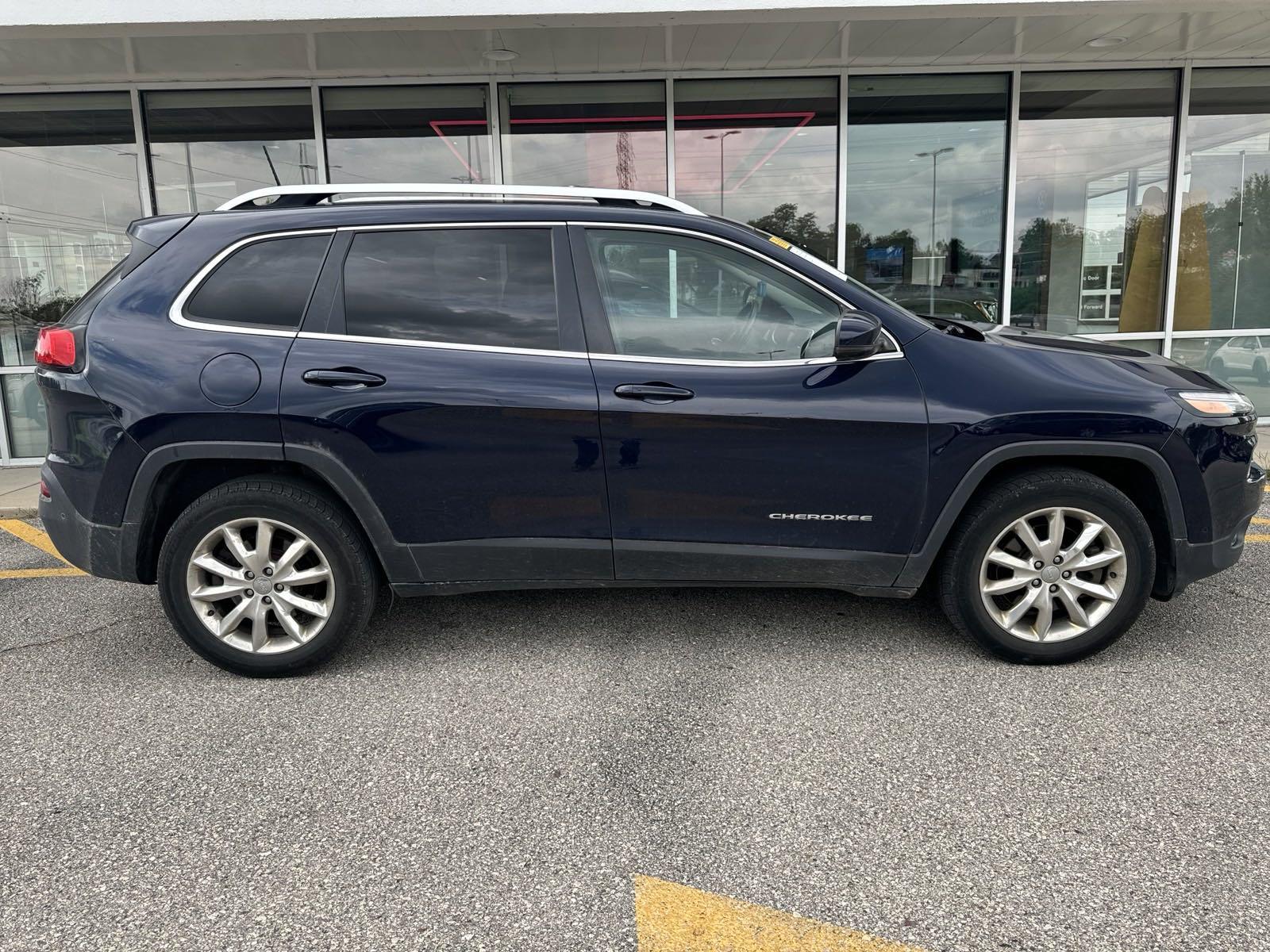 2016 Jeep Cherokee Vehicle Photo in Marion, IA 52302