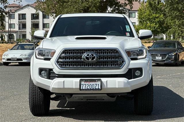 2017 Toyota Tacoma Vehicle Photo in ELK GROVE, CA 95757-8703