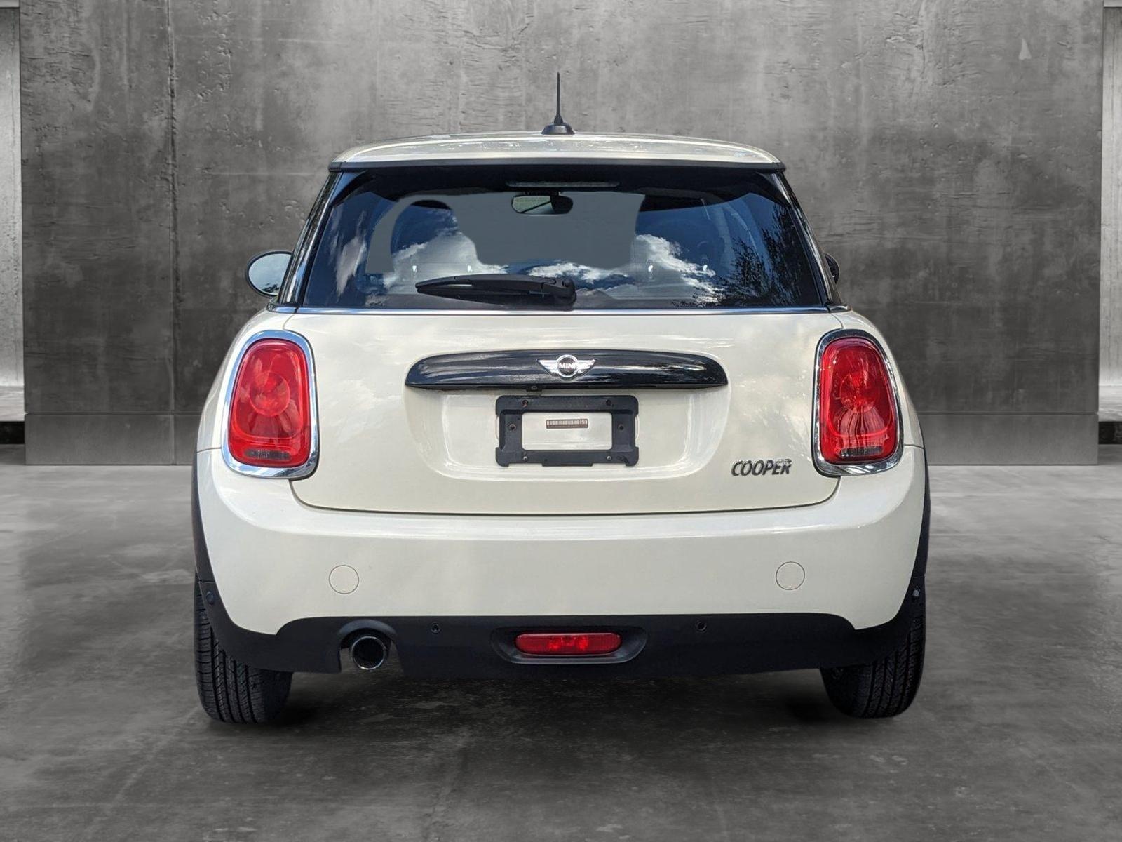 2018 MINI Cooper Hardtop 2 Door Vehicle Photo in Tampa, FL 33614