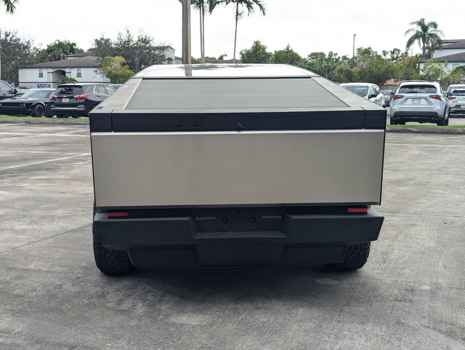 2024 Tesla Cybertruck Vehicle Photo in PEMBROKE PINES, FL 33024-6534