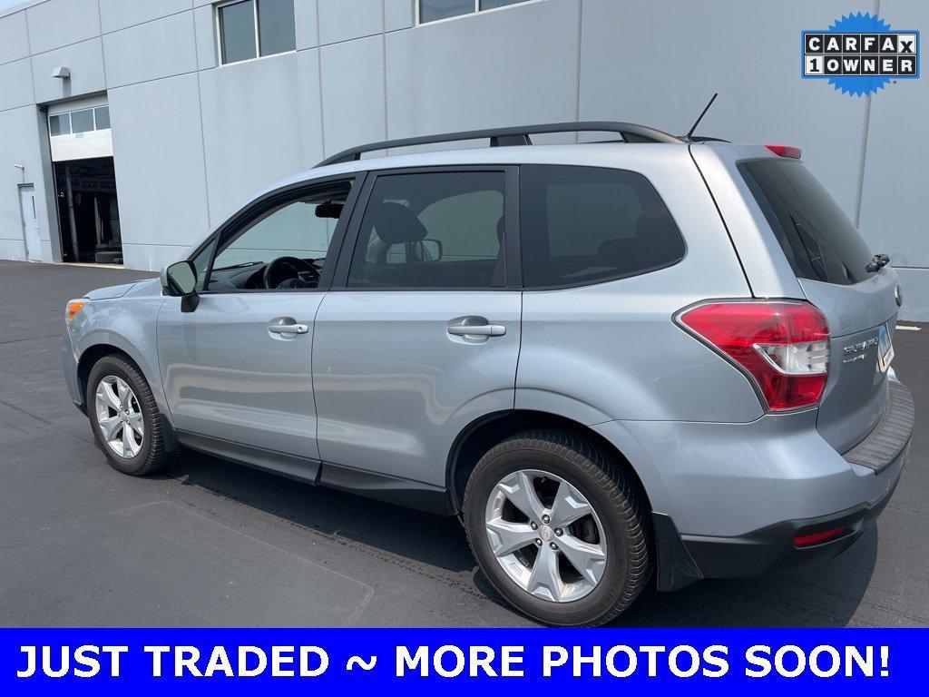 2014 Subaru Forester Vehicle Photo in Saint Charles, IL 60174