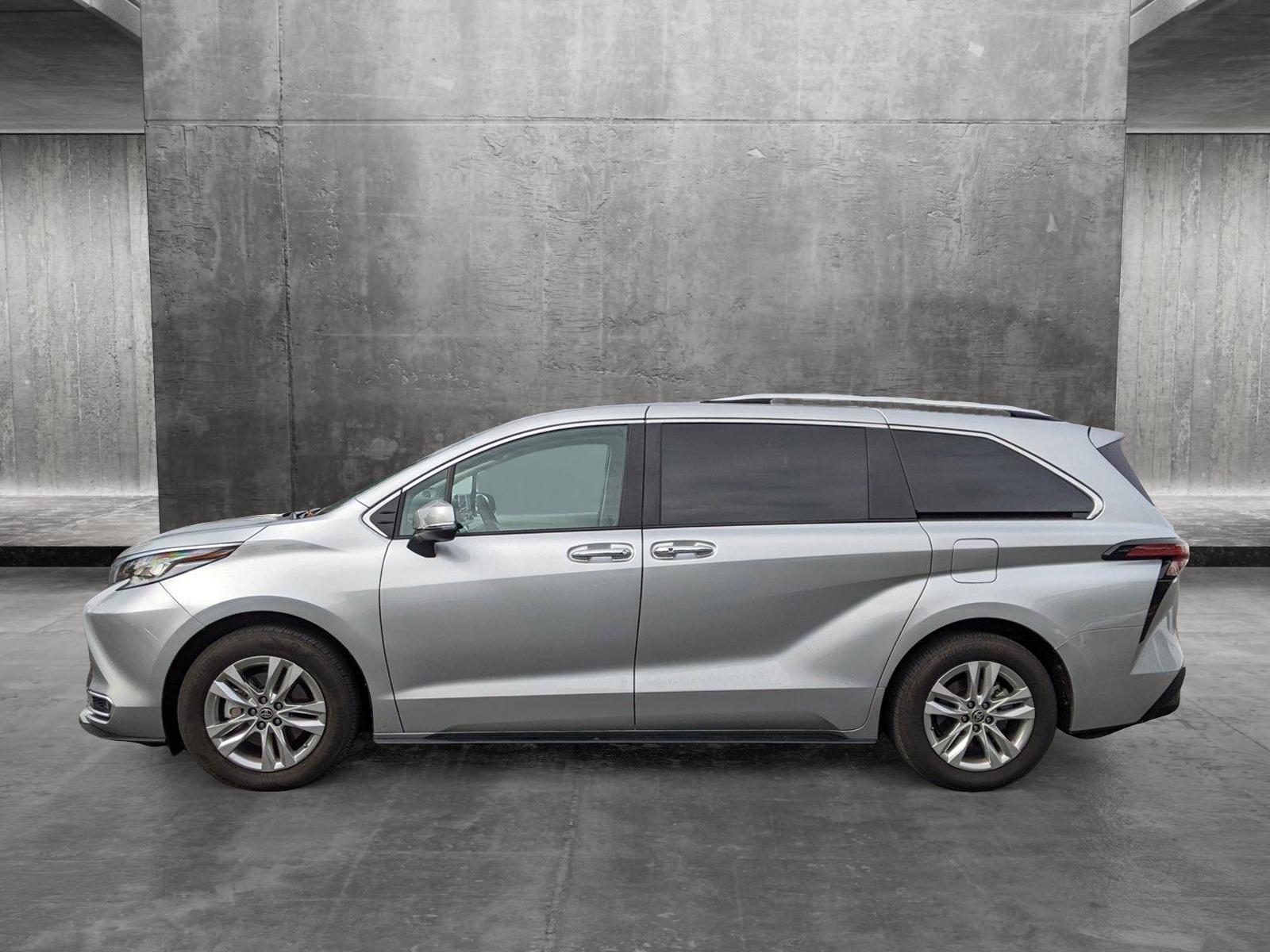 2023 Toyota Sienna Vehicle Photo in TIMONIUM, MD 21093-2300