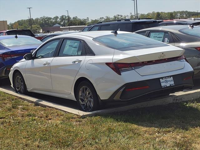 2024 Hyundai ELANTRA Vehicle Photo in Peoria, IL 61615