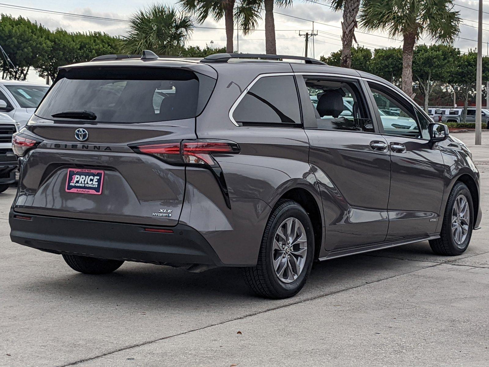 2021 Toyota Sienna Vehicle Photo in Davie, FL 33331