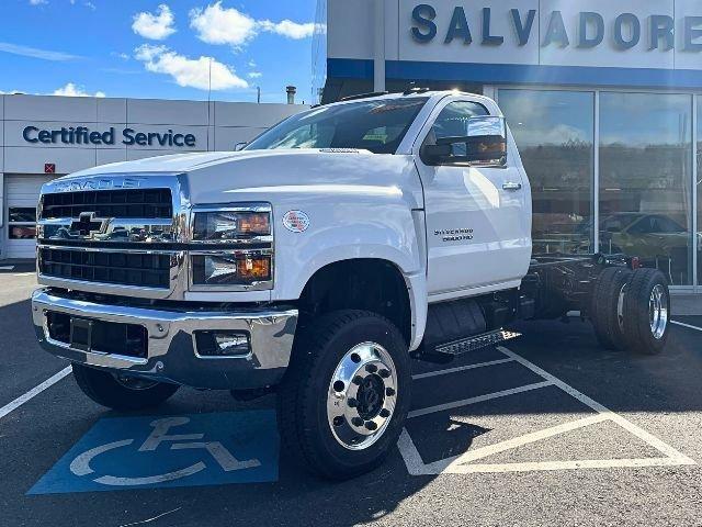 2024 Chevrolet Silverado Chassis Cab Vehicle Photo in GARDNER, MA 01440-3110