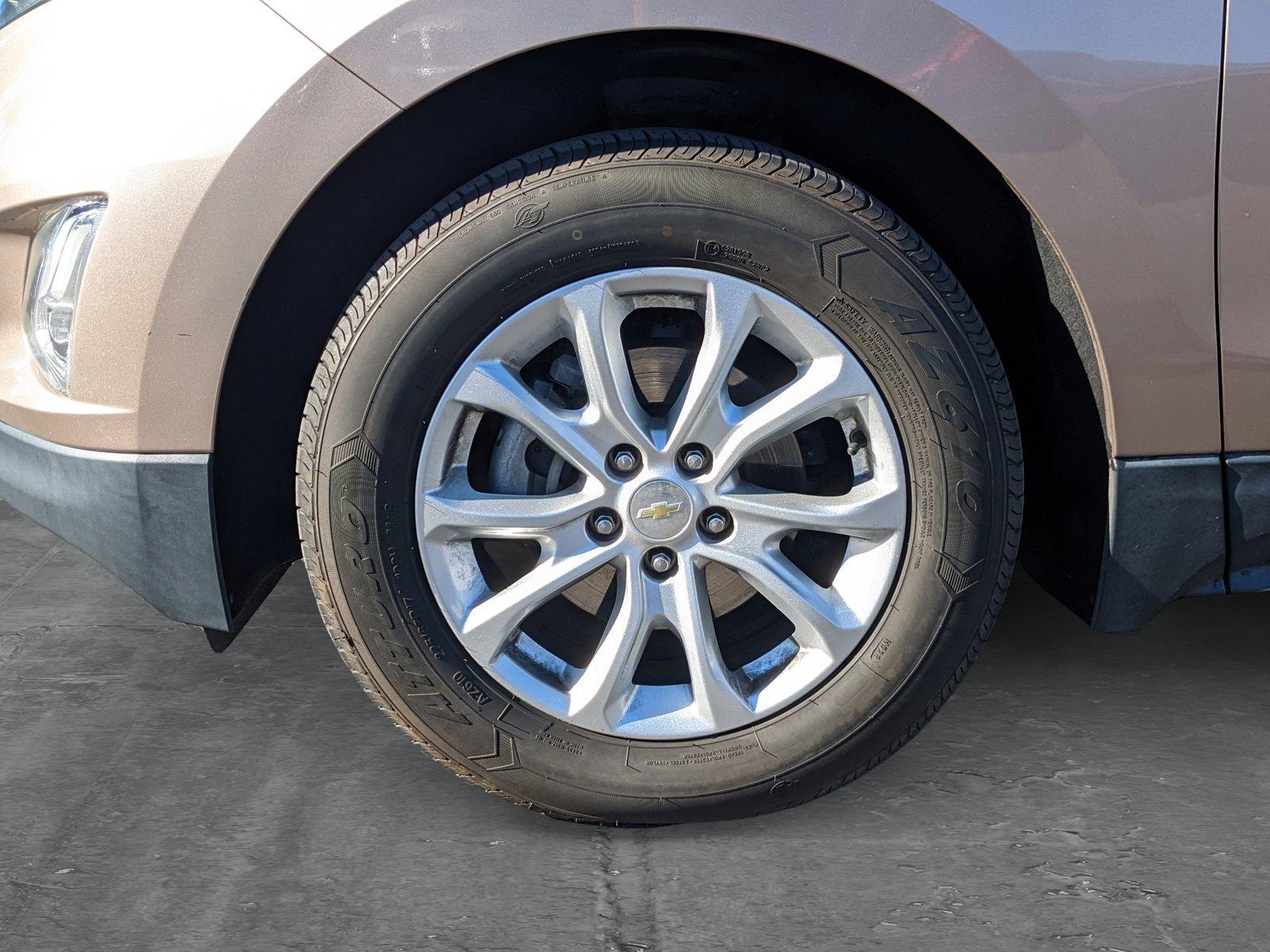 2019 Chevrolet Equinox Vehicle Photo in VALENCIA, CA 91355-1705