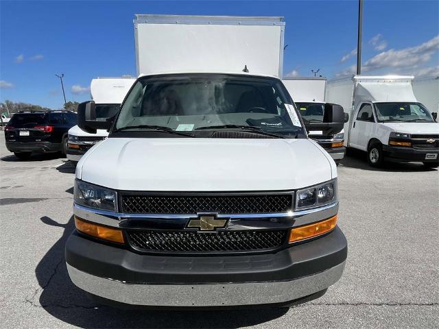 2023 Chevrolet Express Cutaway 3500 Vehicle Photo in ALCOA, TN 37701-3235