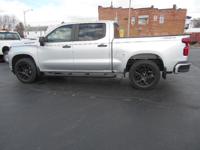 Used 2021 Chevrolet Silverado 1500 Custom with VIN 1GCPYBEK5MZ244581 for sale in North Baltimore, OH