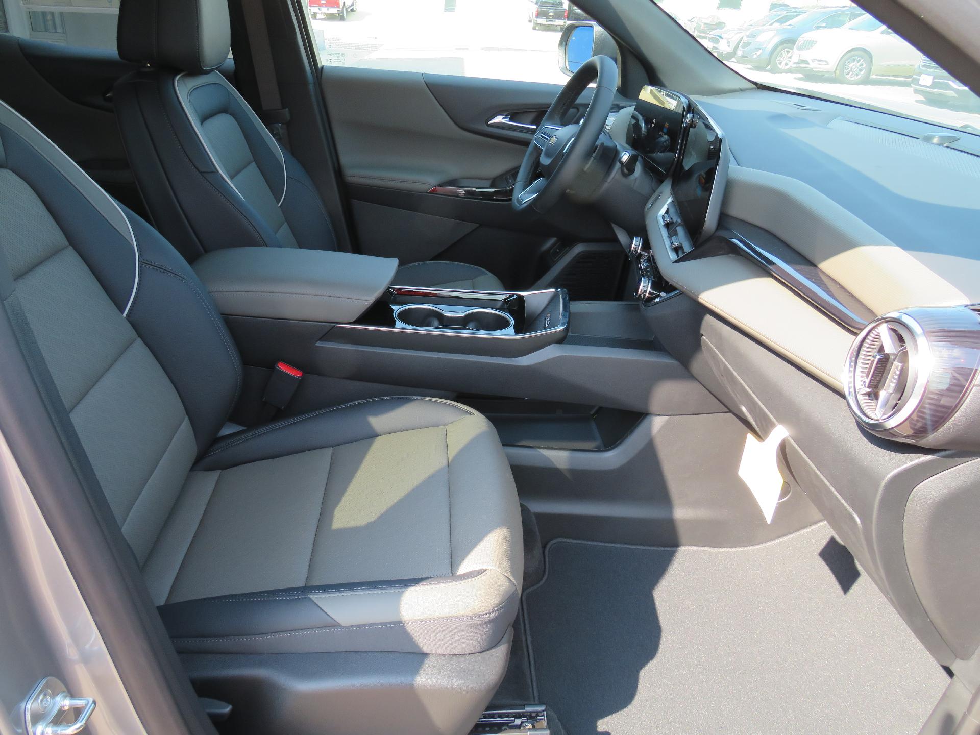 2025 Chevrolet Equinox Vehicle Photo in MAPLETON, IA 51034-1072