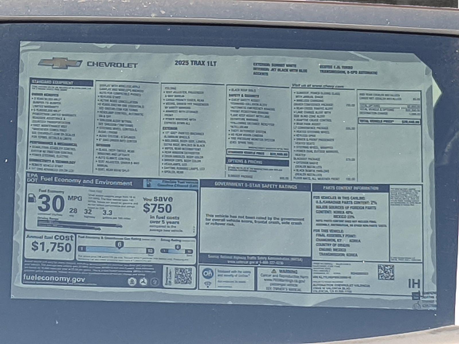 2025 Chevrolet Trax Vehicle Photo in VALENCIA, CA 91355-1705