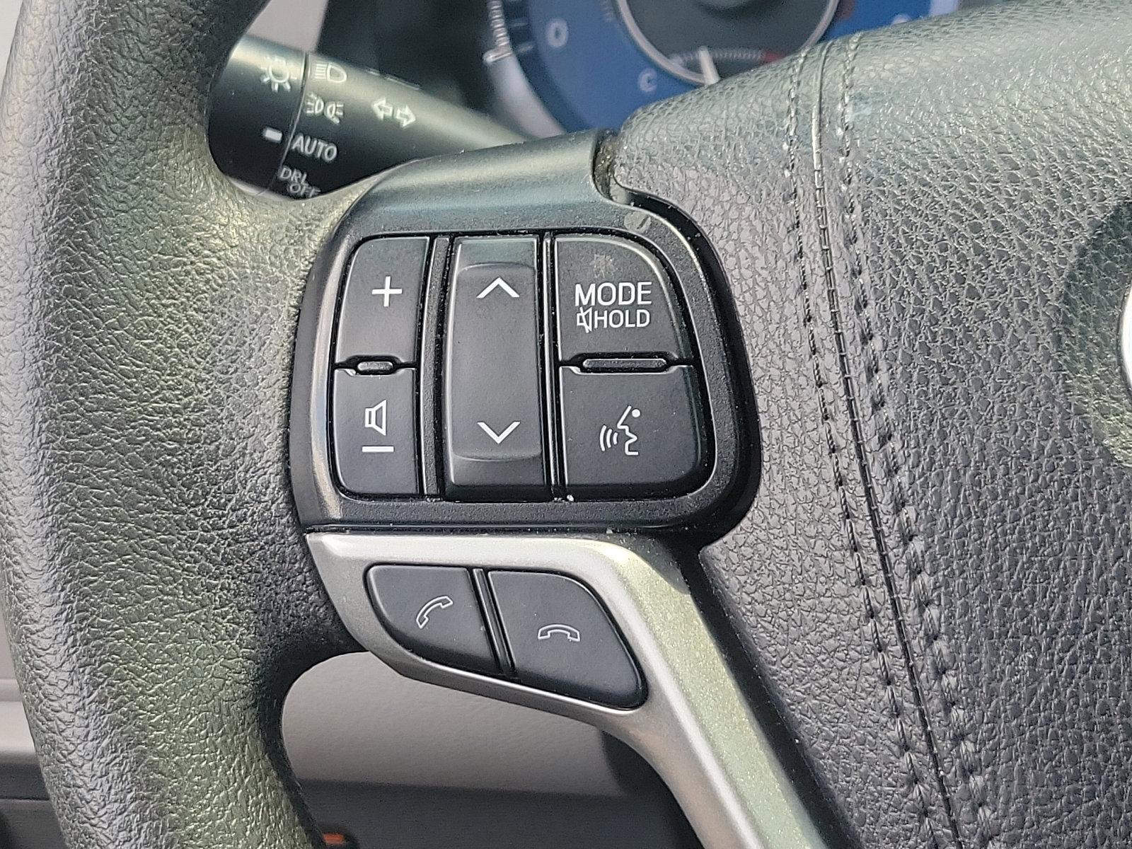 2019 Toyota Sienna Vehicle Photo in Trevose, PA 19053