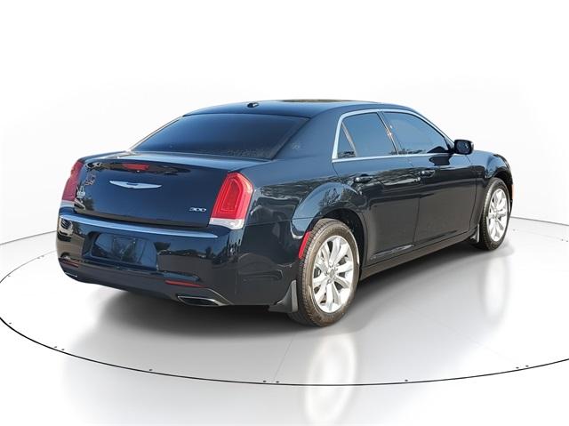 2015 Chrysler 300 Vehicle Photo in GRAND BLANC, MI 48439-8139