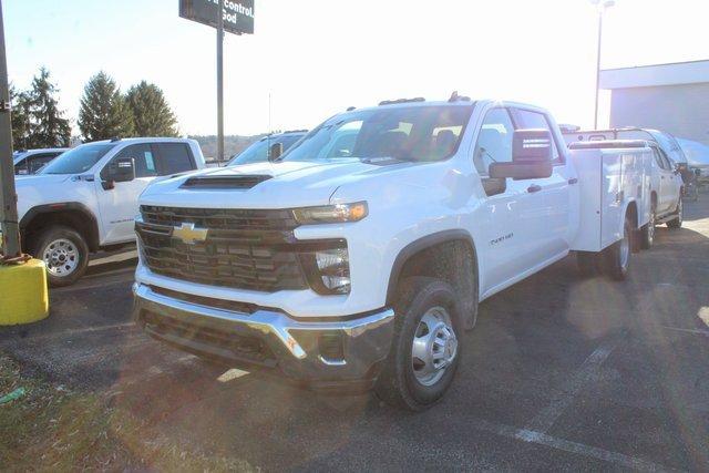 2024 Chevrolet Silverado 3500 HD Chassis Cab Vehicle Photo in SAINT CLAIRSVILLE, OH 43950-8512