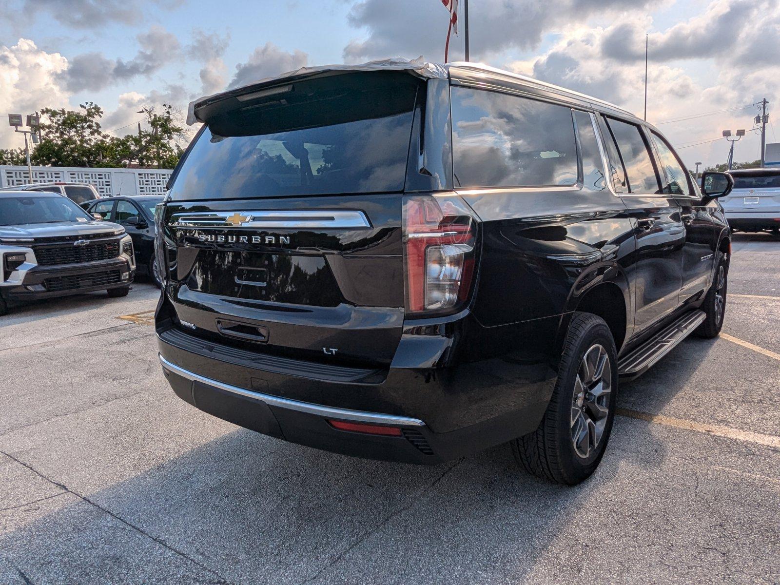 2024 Chevrolet Suburban Vehicle Photo in GREENACRES, FL 33463-3207