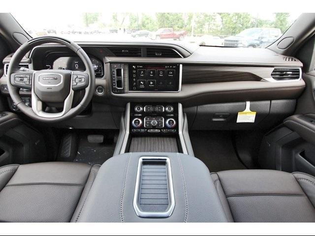 2024 GMC Yukon XL Vehicle Photo in ROSENBERG, TX 77471-5675