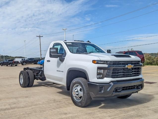 2025 Chevrolet Silverado 3500 HD Chassis Cab Vehicle Photo in POMEROY, OH 45769-1023