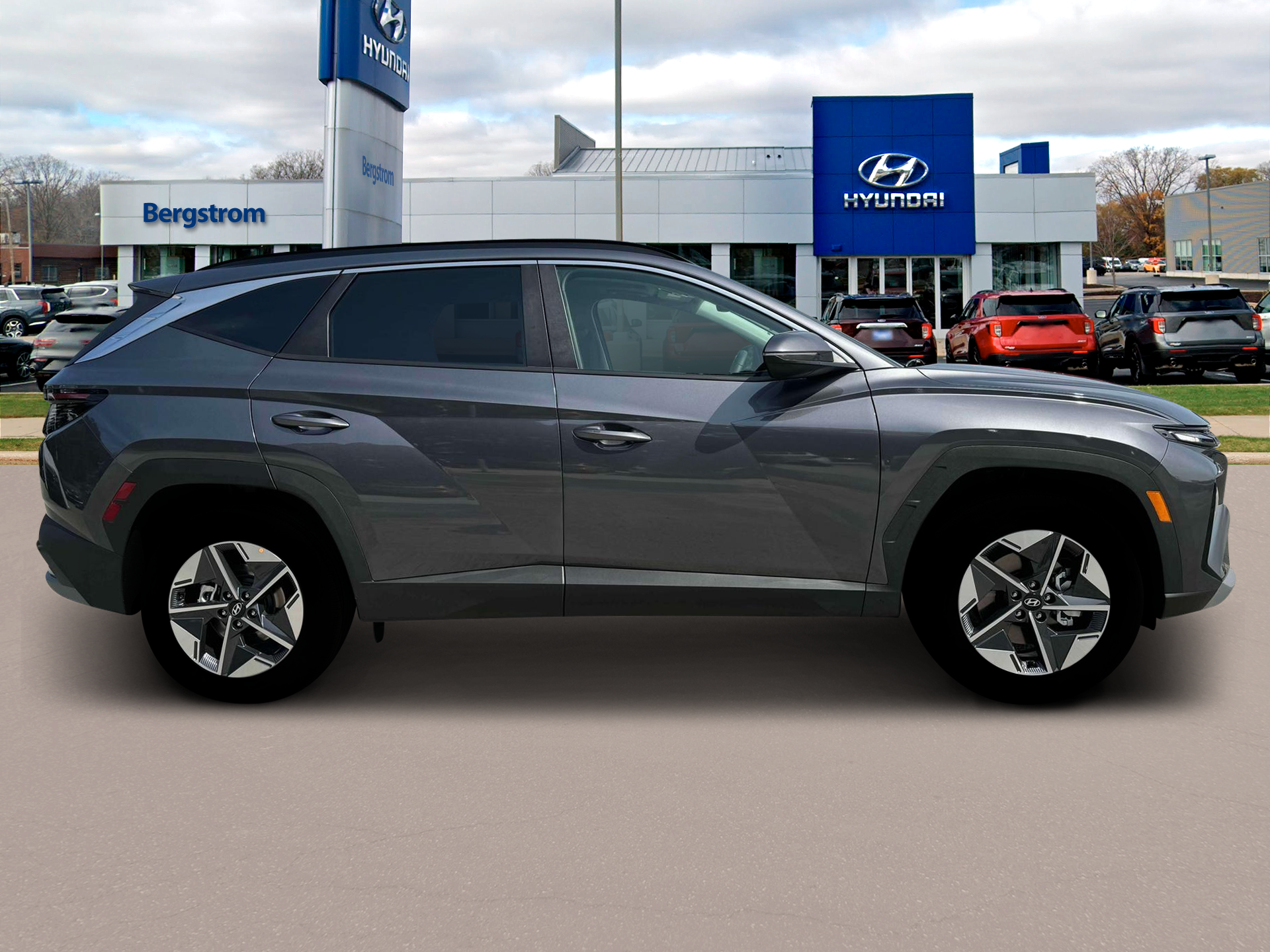 2025 Hyundai TUCSON Hybrid Vehicle Photo in Green Bay, WI 54304