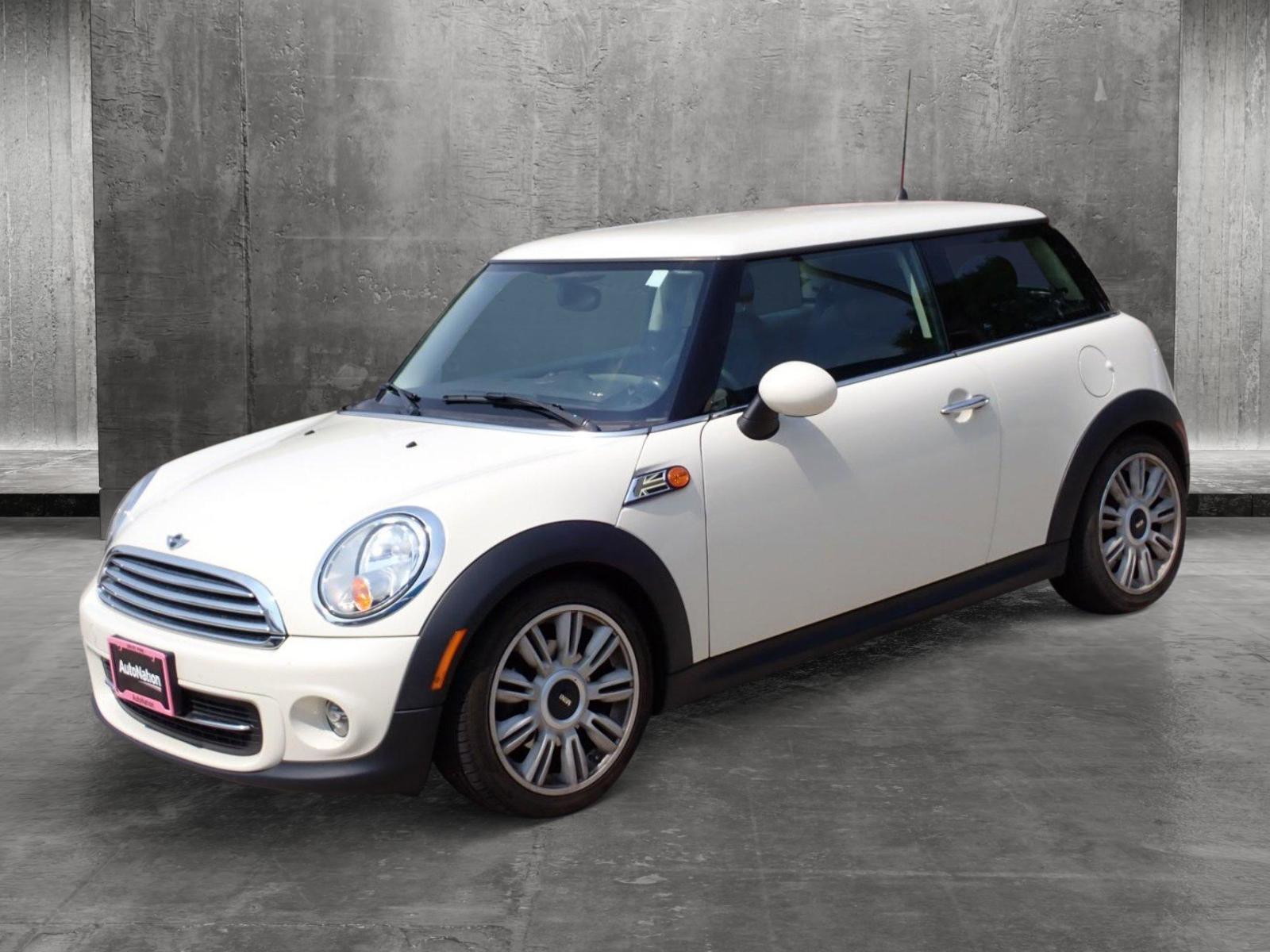 2013 MINI Cooper Hardtop Vehicle Photo in DENVER, CO 80221-3610