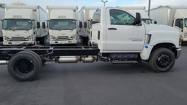 2024 Chevrolet Silverado Chassis Cab Vehicle Photo in JOLIET, IL 60435-8135