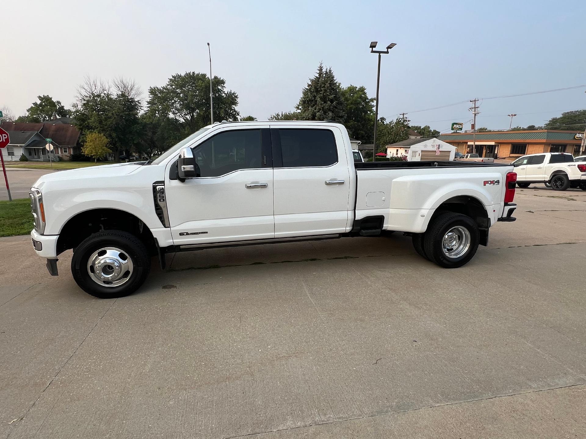 Used 2023 Ford F-350 Super Duty Platinum with VIN 1FT8W3DT9PEE22627 for sale in Kansas City