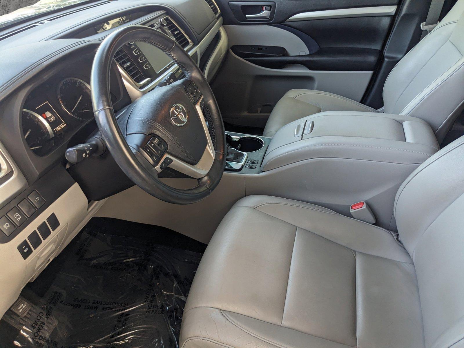 2018 Toyota Highlander Vehicle Photo in Tampa, FL 33614