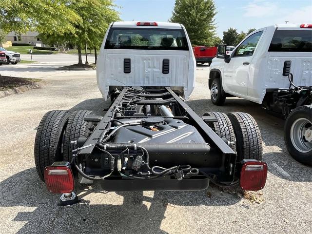 2024 Chevrolet Silverado 3500 HD Chassis Cab Vehicle Photo in ALCOA, TN 37701-3235