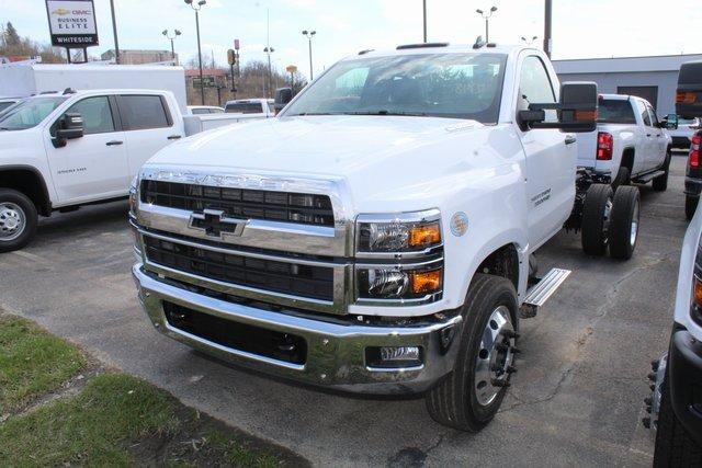 2024 Chevrolet Silverado 5500 HD Vehicle Photo in SAINT CLAIRSVILLE, OH 43950-8512