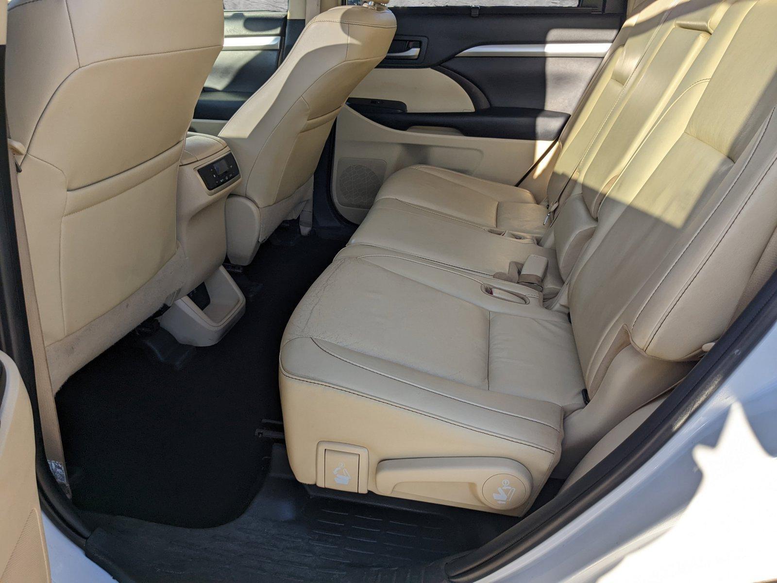 2019 Toyota Highlander Vehicle Photo in Davie, FL 33331