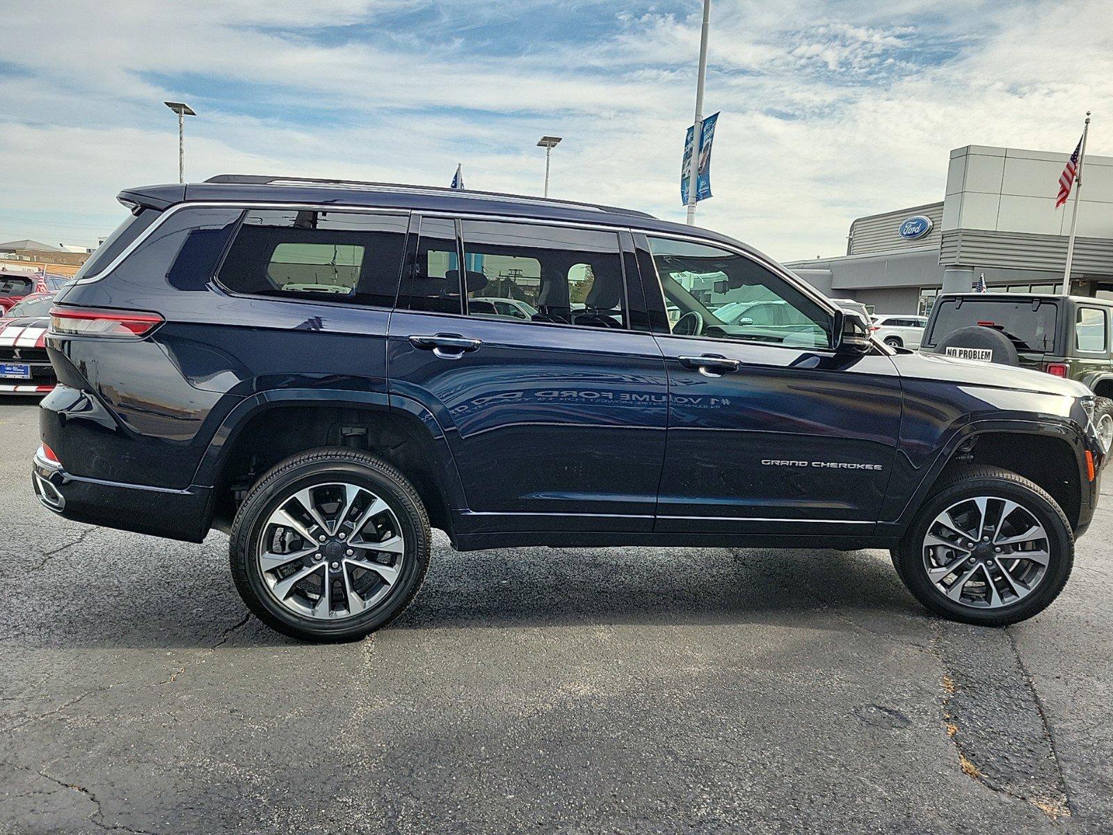 2023 Jeep Grand Cherokee L Vehicle Photo in Saint Charles, IL 60174