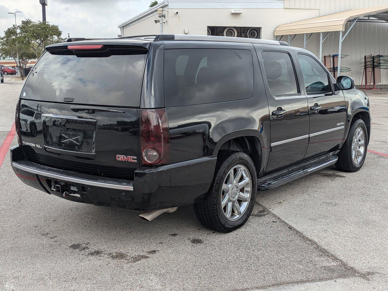 2013 GMC Yukon XL Vehicle Photo in Corpus Christi, TX 78415