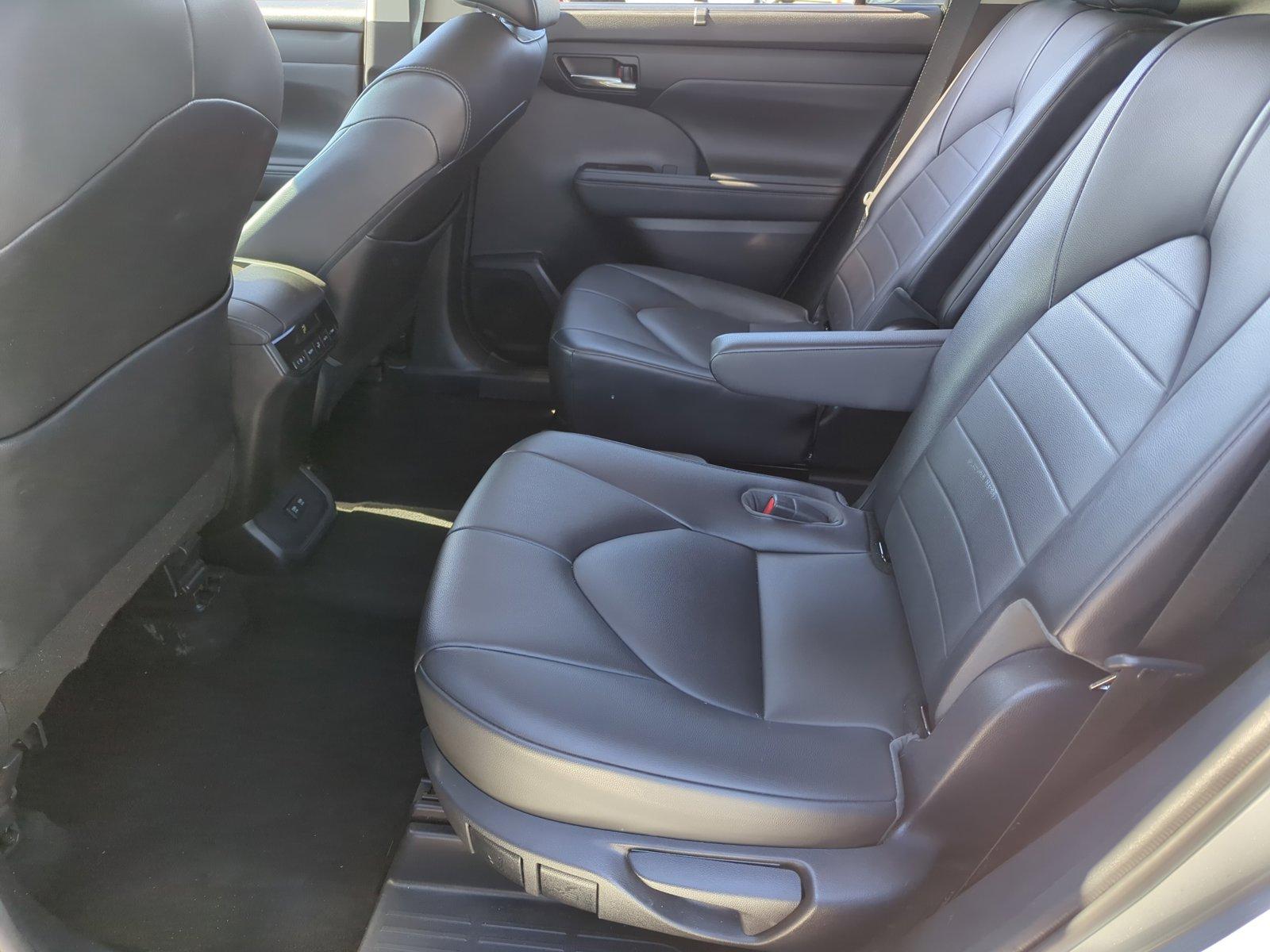 2021 Toyota Highlander Vehicle Photo in Ft. Myers, FL 33907