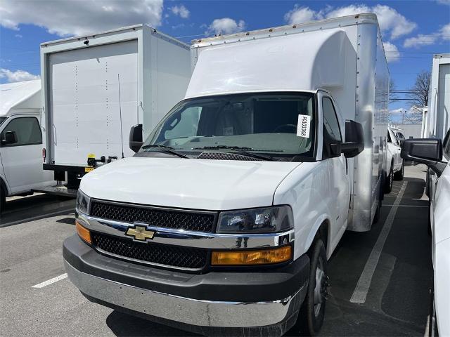 2023 Chevrolet Express Cutaway 3500 Vehicle Photo in ALCOA, TN 37701-3235