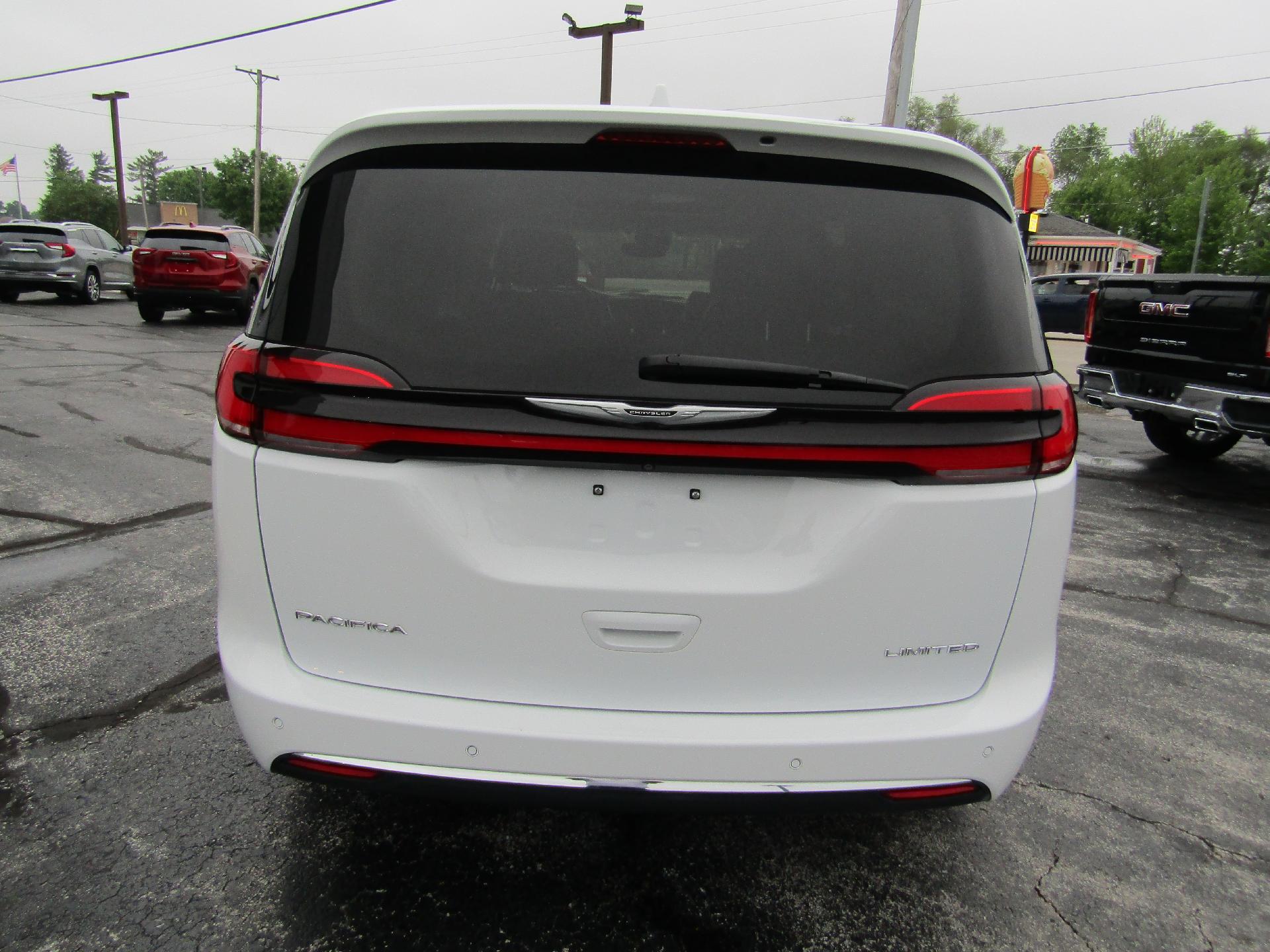 2022 Chrysler Pacifica Vehicle Photo in GREENVILLE, OH 45331-1026