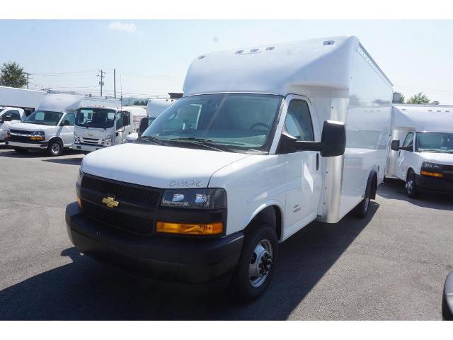 2023 Chevrolet Express Cutaway 4500 Vehicle Photo in ALCOA, TN 37701-3235