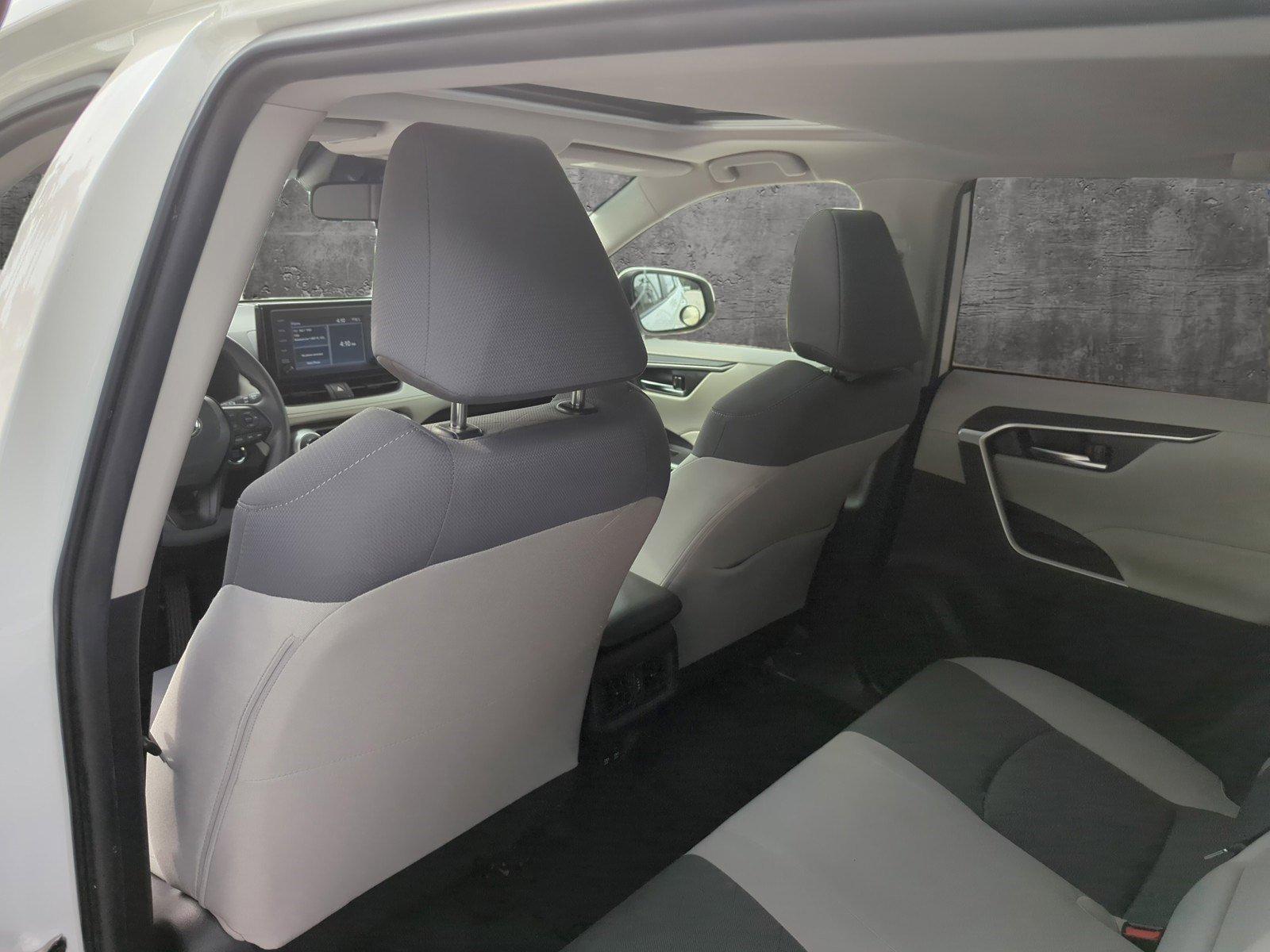 2019 Toyota RAV4 Vehicle Photo in Pembroke Pines, FL 33027